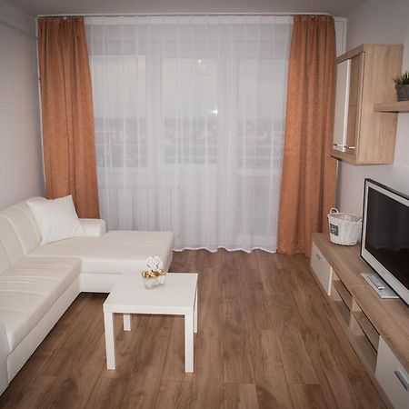Anna Apartman Gyor Bagian luar foto
