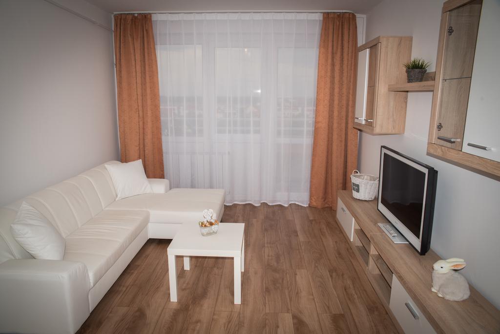 Anna Apartman Gyor Bagian luar foto
